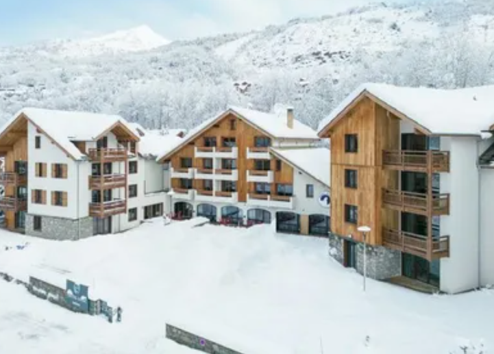 Cosy chalet living room prepared for a family ski week